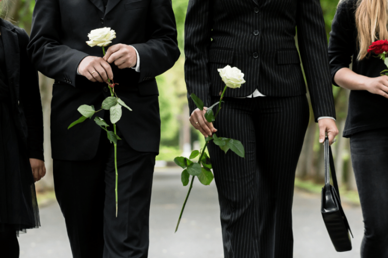 Gevangenisstraf venijn Trekker Welke kleding draag je naar een begrafenis of crematie? - Agelink  Uitvaartzorg
